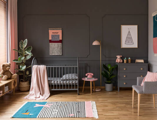 Dětské šatní skříně i další dětský nábytek může mít krásný barevný design
